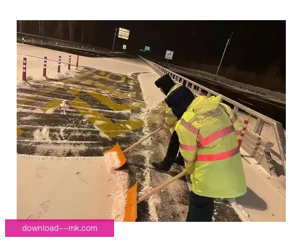 长春亚泰主场遭遇极端降雪紧急启动全场除雪预案保障赛事顺利进行